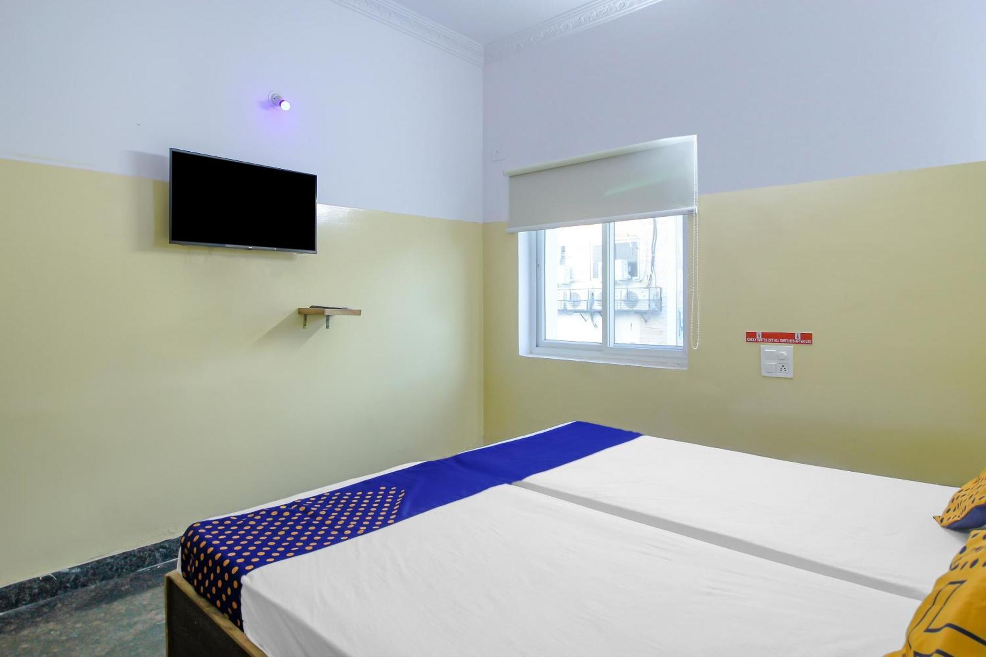 Spot On 81775 Mohit Gokul Lodge New Luxury Room'S Near Secunderabad Railway Station Lālāguda Exterior foto