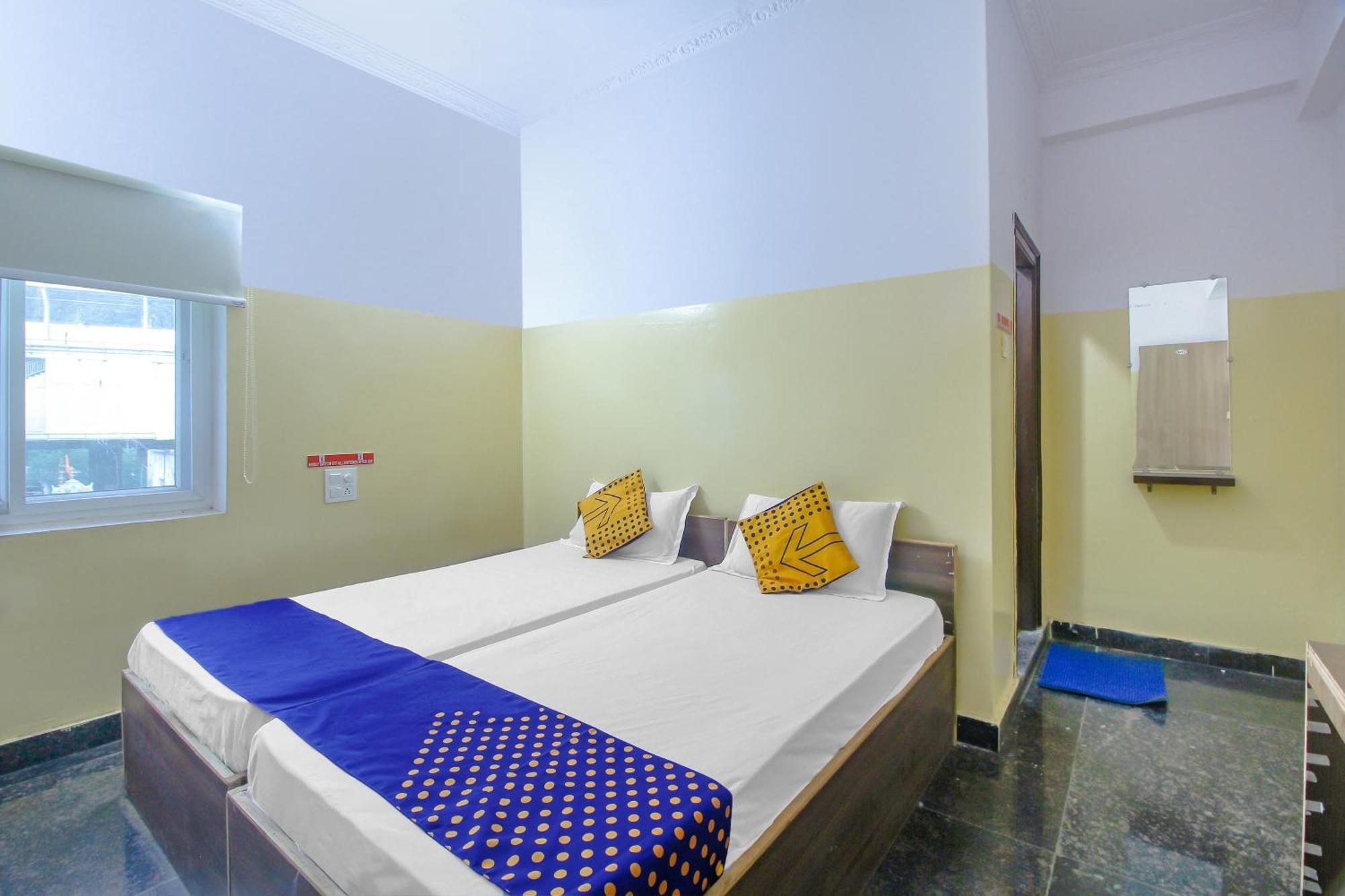 Spot On 81775 Mohit Gokul Lodge New Luxury Room'S Near Secunderabad Railway Station Lālāguda Exterior foto