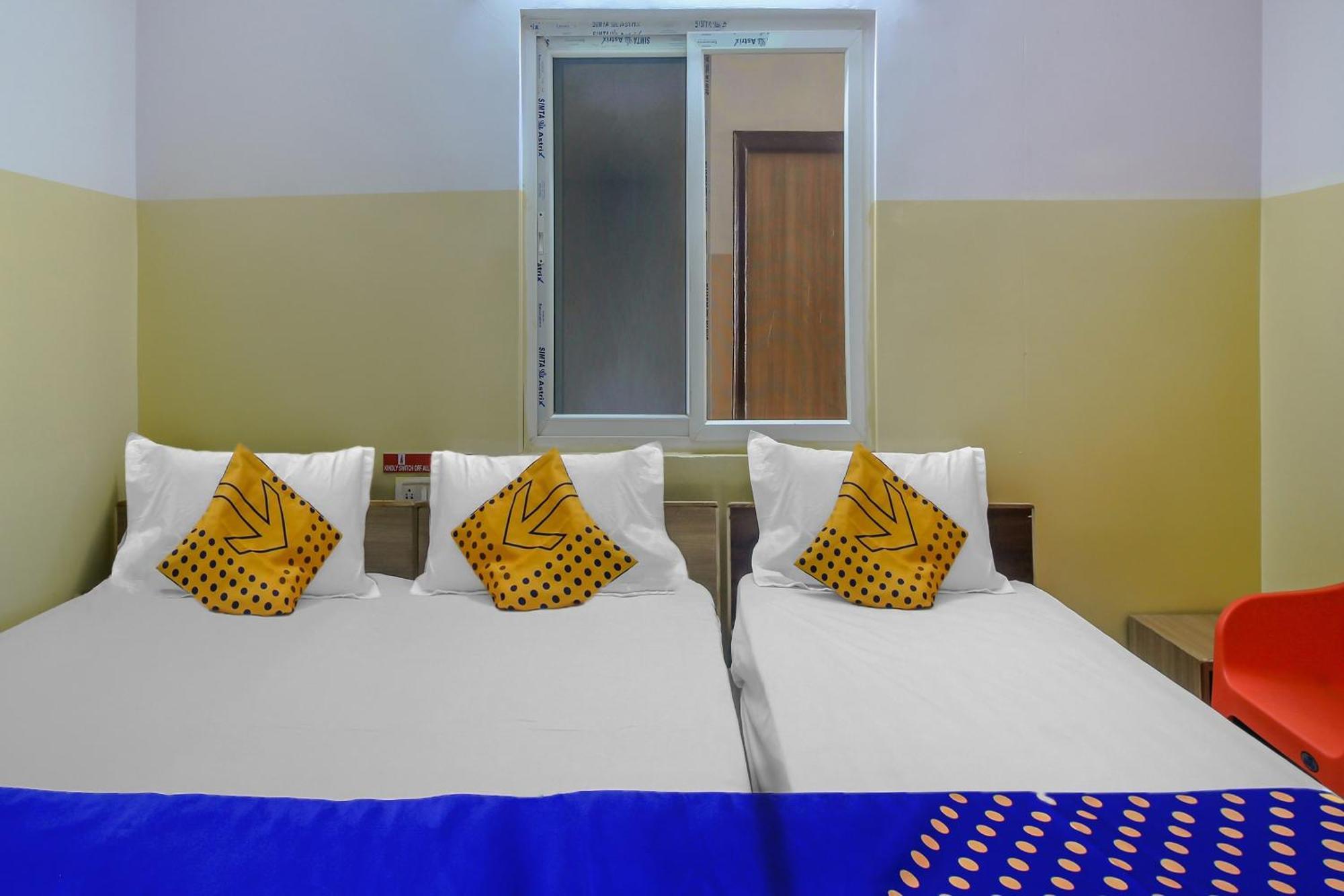 Spot On 81775 Mohit Gokul Lodge New Luxury Room'S Near Secunderabad Railway Station Lālāguda Exterior foto